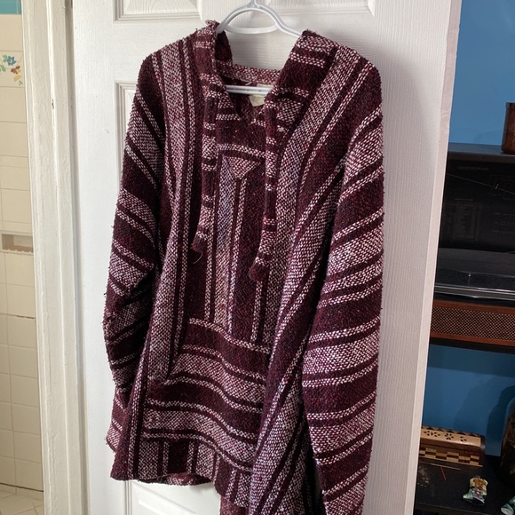 XL San Patricio Maroon/White Drug Rug - Picture 3 of 3